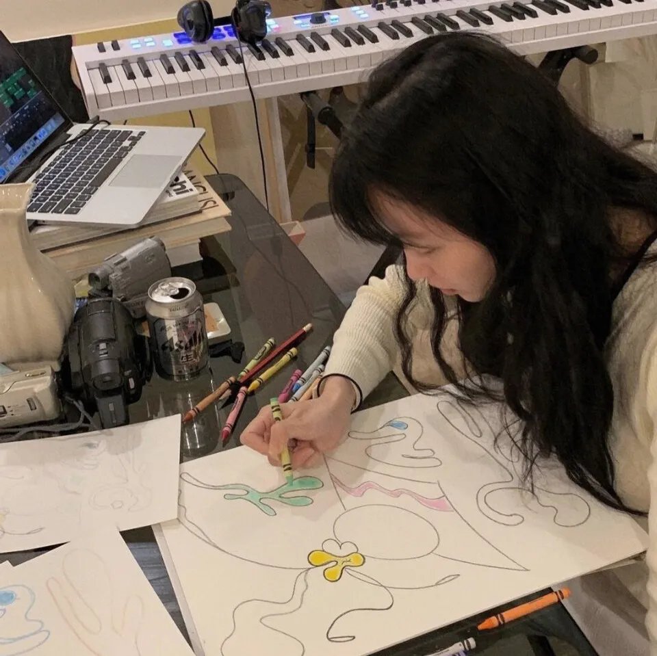 弯刀划破红玫瑰